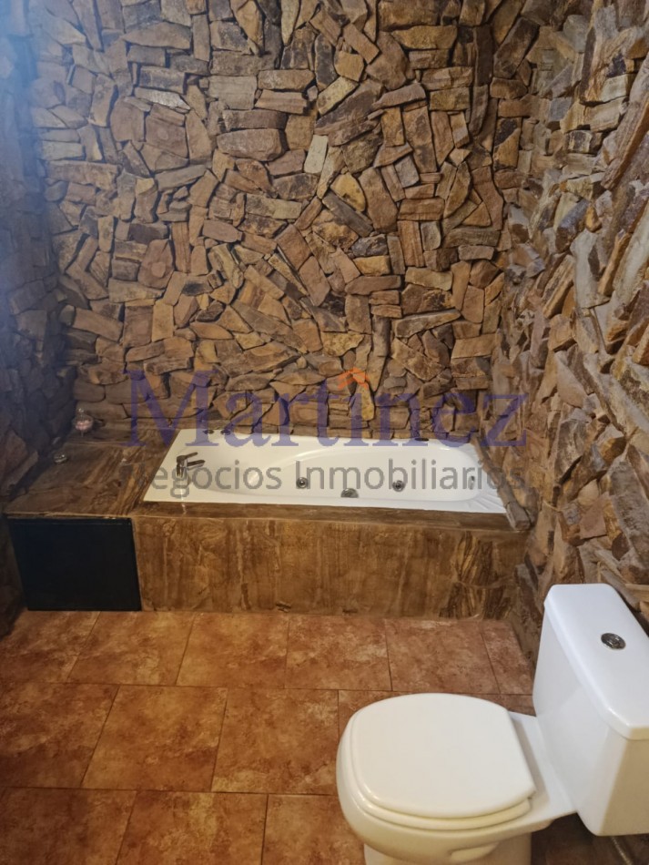 EN VENTA - CASA FAMILIAR