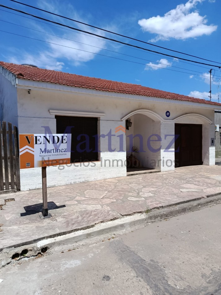 EN VENTA - CASA FAMILIAR