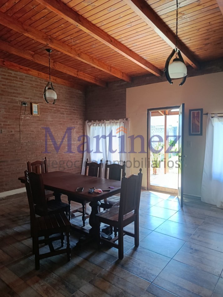 EN VENTA - CASA FAMILIAR